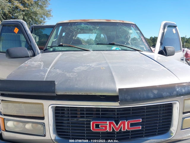 1999 GMC SUBURBAN 1500 SL VIN: 1GKFK16R6XJ775802