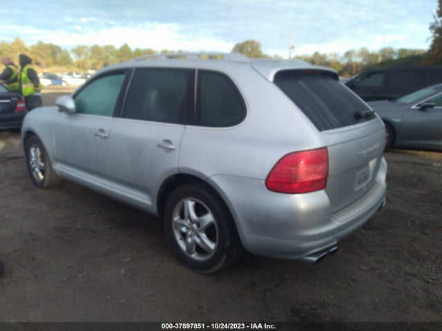 2005 PORSCHE CAYENNE WP1AC29P65LA92677 Photo 2