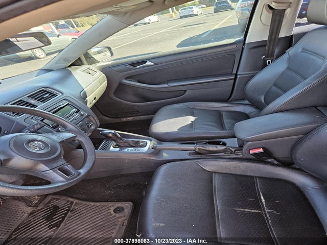 3VWD17AJ9EM380472 Volkswagen JETTA
