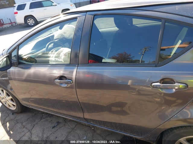 Toyota Prius C One/three/two/four 2014 JTDKDTB35E1563472 Image 13