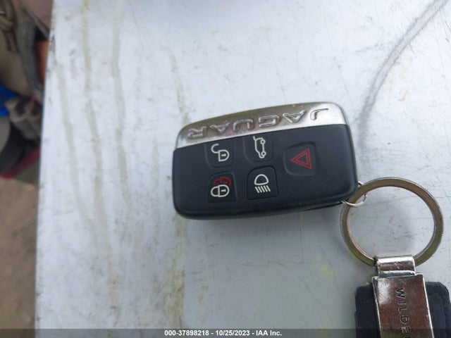 2018 JAGUAR F-PACE SADCM2FV1JA279961 Photo 10