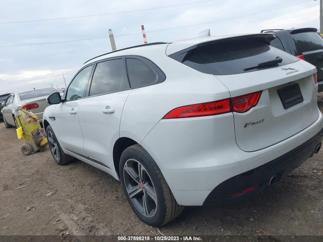 2018 JAGUAR F-PACE SADCM2FV1JA279961 Photo 2