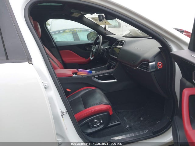 2018 JAGUAR F-PACE SADCM2FV1JA279961 Photo 4