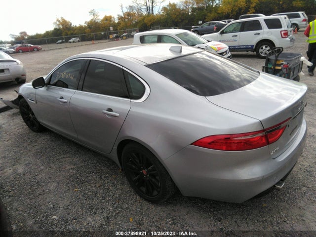 2017 JAGUAR XF SAJBD4BV8HCY32646 Photo 2