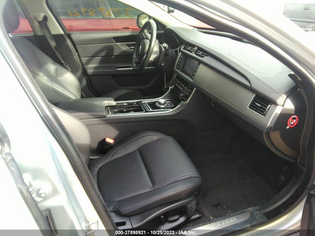2017 JAGUAR XF SAJBD4BV8HCY32646 Photo 4