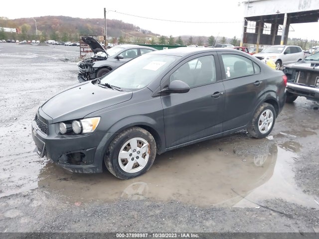 Chevrolet SONIC LS 2014 1G1JA5SH3E4170637 Image 2