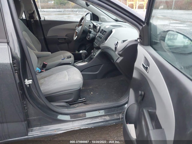 Chevrolet SONIC LS 2014 1G1JA5SH3E4170637 Image 5