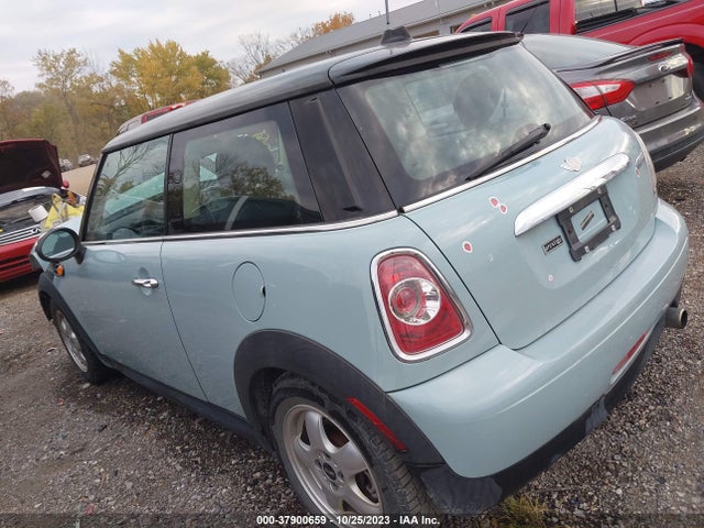 2011 MINI COOPER HARDTOP WMWSU3C54BT098714 Photo 2