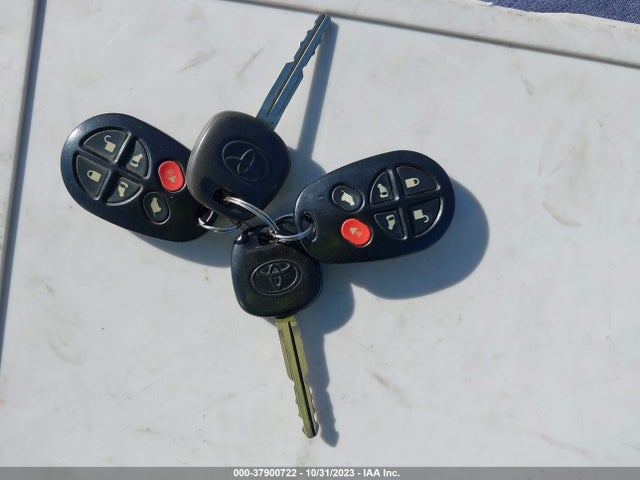 2004 TOYOTA SIENNA XLE/LTD VIN: 5TDBA22C54S008946