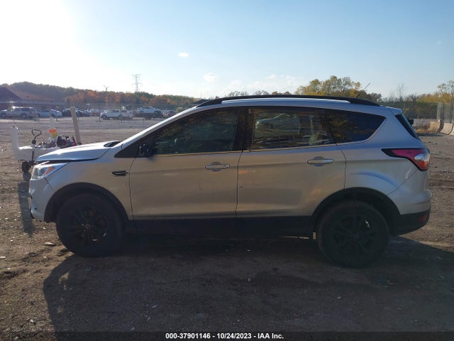 2018 FORD ESCAPE SE VIN: 1FMCU9GD8JUD41831