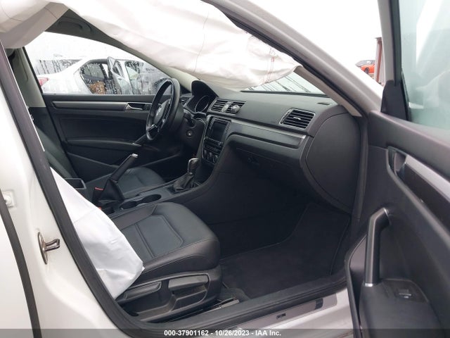 1VWDT7A3XHC042662 Volkswagen Passat R-line W/comfort Pkg
