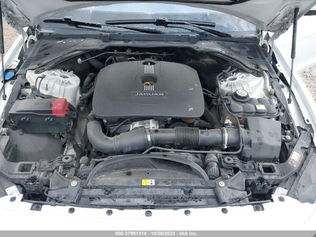 2017 JAGUAR XE SAJAR4BG0HA964178 Photo 9