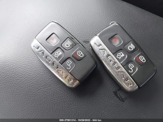 2017 JAGUAR XE SAJAR4BG0HA964178 Photo 10