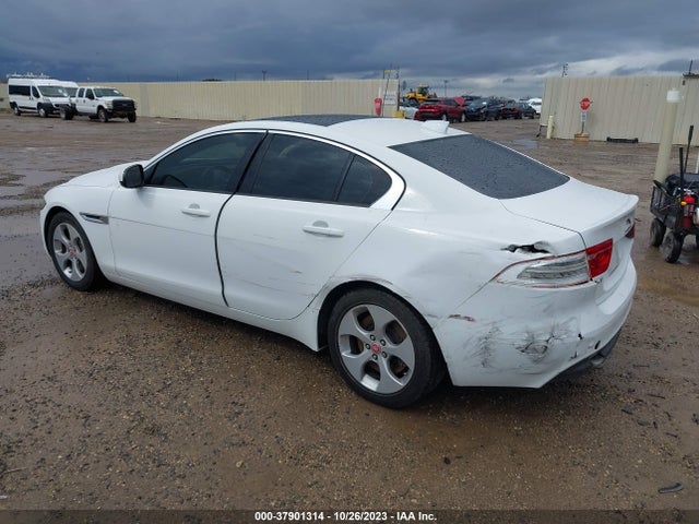 2017 JAGUAR XE SAJAR4BG0HA964178 Photo 2
