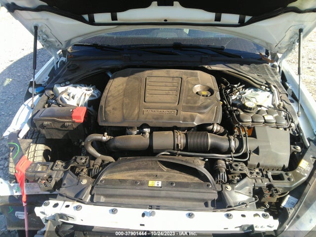 2019 JAGUAR XE SAJAR4FX8KCP52036 Photo 9