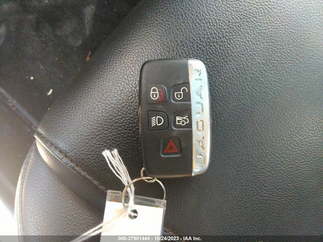 2019 JAGUAR XE SAJAR4FX8KCP52036 Photo 10