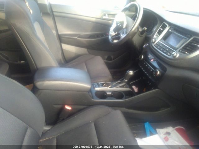 KM8J3CA27HU297023 Hyundai Tucson Sport