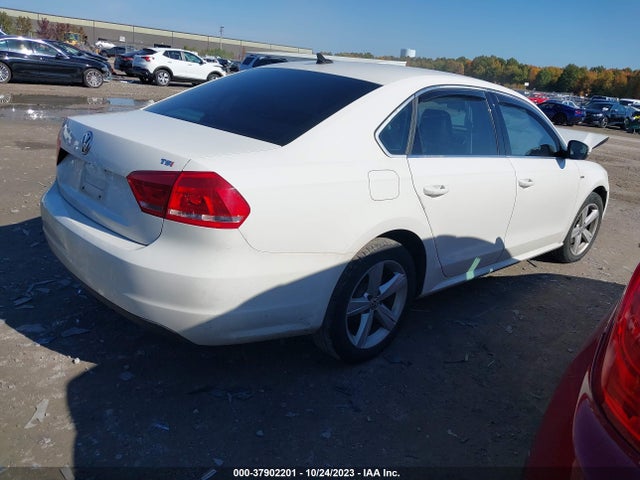 1VWAT7A31FC112159 Volkswagen Passat 1.8t Limited Edition