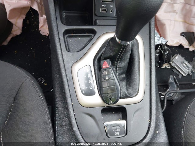 2018 JEEP CHEROKEE LATITUDE TECH CONNECT VIN: 1C4PJLCB4JD588036