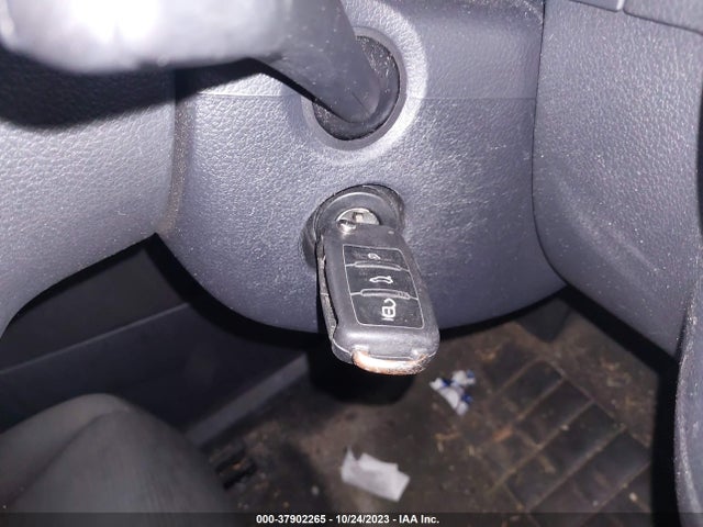 2013 VOLKSWAGEN TIGUAN S VIN: WVGAV3AX9DW560925
