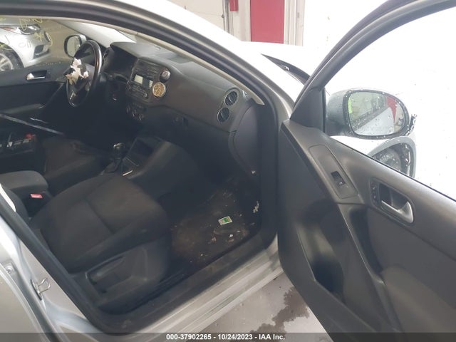 2013 VOLKSWAGEN TIGUAN S VIN: WVGAV3AX9DW560925