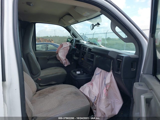 GMC Savana 2500 Work Van 2017 1GTW7AFF8H1911139 Image 5