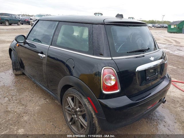 2011 MINI COOPER HARDTOP WMWSU3C50BT098211 Photo 2