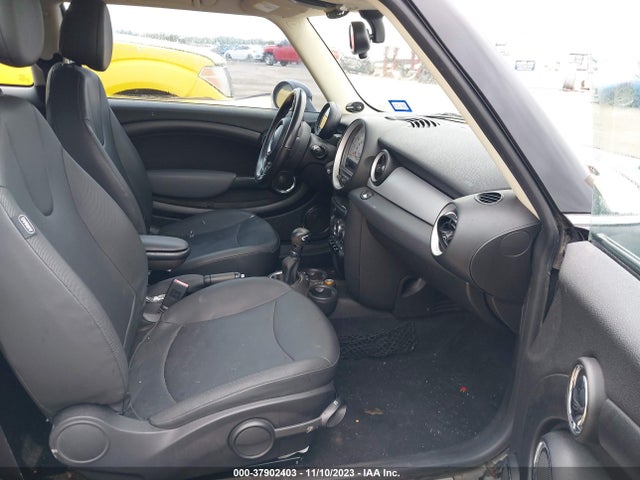 2011 MINI COOPER HARDTOP WMWSU3C50BT098211 Photo 4