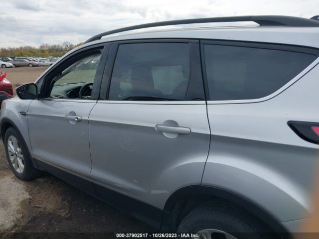1FMCU0GD3JUB70692 Ford ESCAPE SE