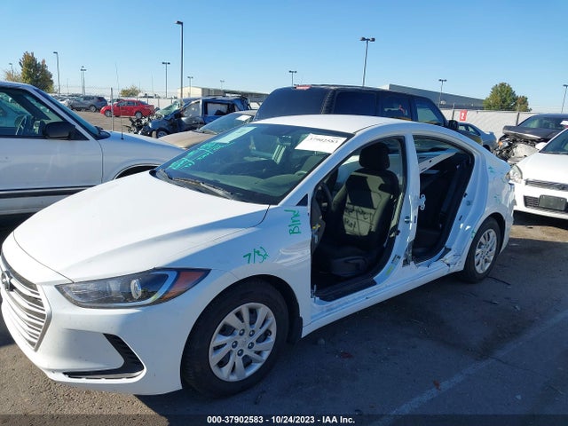 Hyundai ELANTRA SE 2018 5NPD74LF4JH317031 Image 2