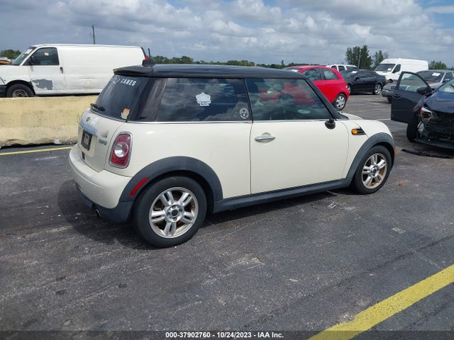 2011 MINI COOPER HARDTOP WMWSU3C55BT252265 Photo 3