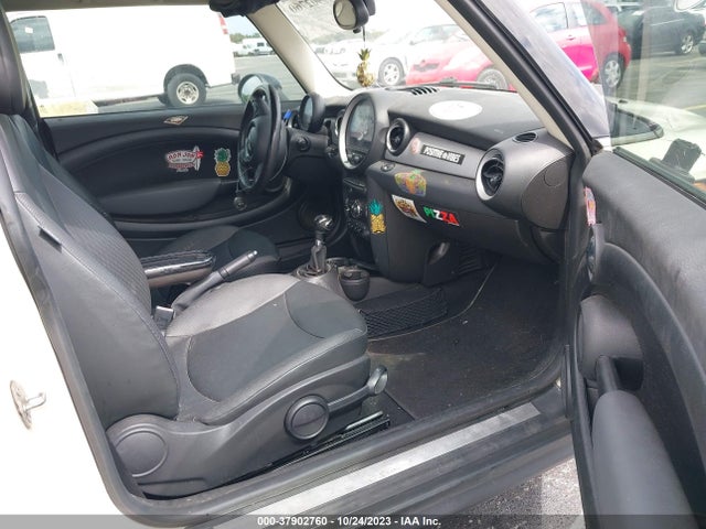 2011 MINI COOPER HARDTOP WMWSU3C55BT252265 Photo 4