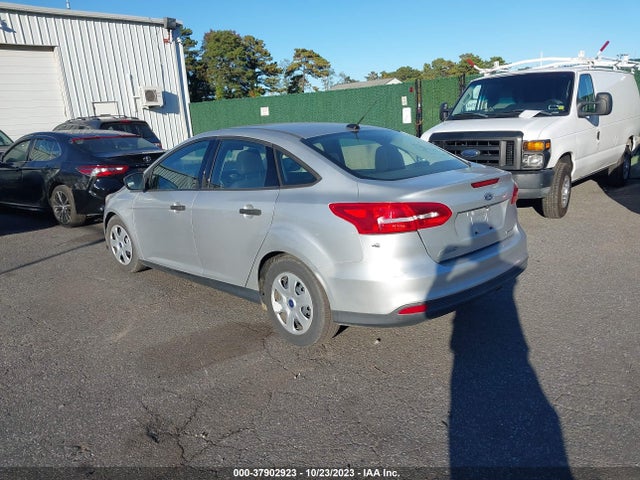 Ford FOCUS S 2016 1FADP3E25GL323712 Image 3
