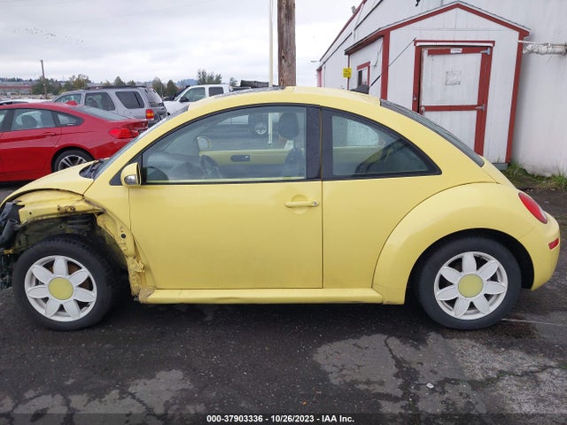 2010 VOLKSWAGEN NEW BEETLE COUPE VIN: 3VWRG3AG2AM020987