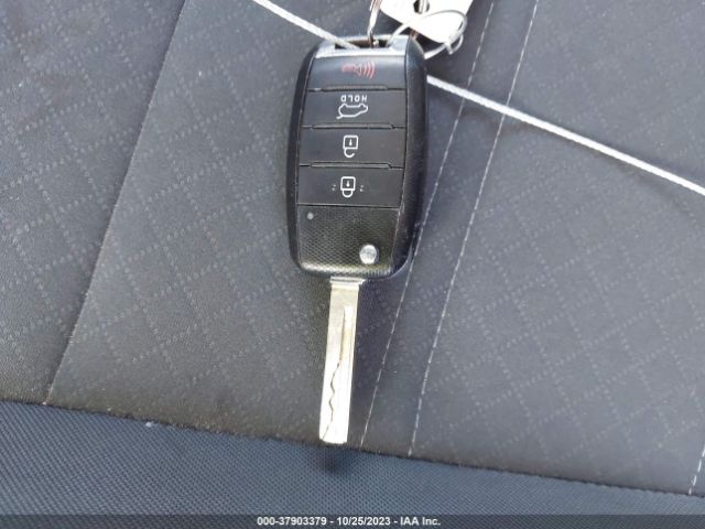 5XYPGDA59GG160121 KIA SORENTO LX