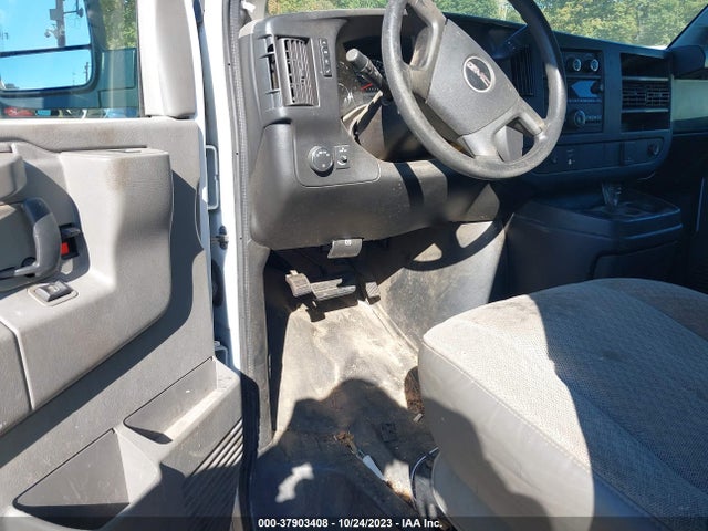 GMC Savana 2500 Work Van 2017 1GTW7AFF0H1108308 Image 5