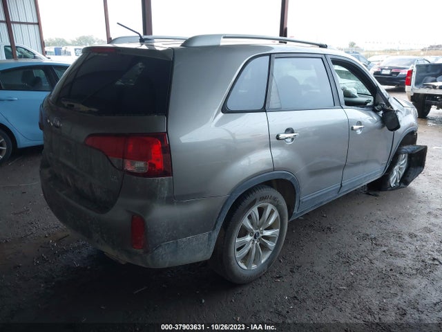 2015 KIA SORENTO LX V6 VIN: 5XYKTDA76FG605372