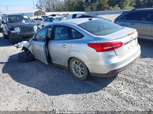 Ford FOCUS SE 2017 1FADP3F26HL228172 Image 3