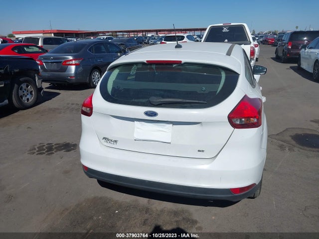 Ford FOCUS SE 2018 1FADP3K22JL329298 Image 16