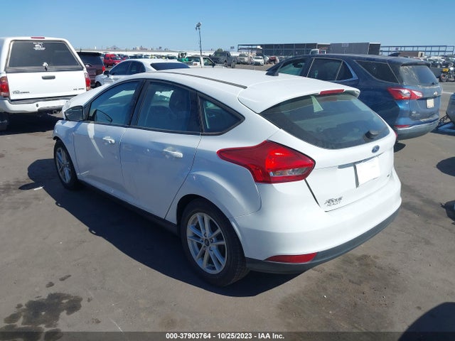 Ford FOCUS SE 2018 1FADP3K22JL329298 Image 3