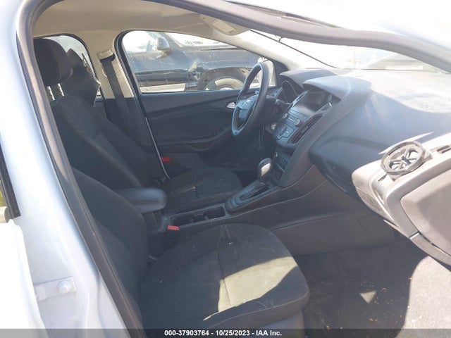 Ford FOCUS SE 2018 1FADP3K22JL329298 Image 5