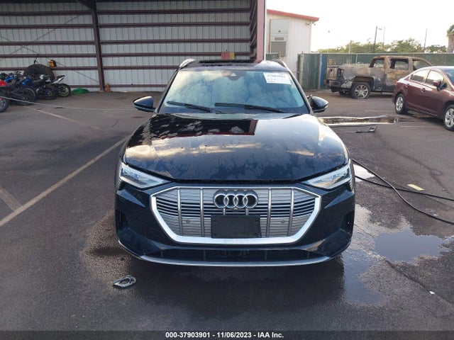 WA1VAAGE0KB010555 Audi E-tron Premium Plus