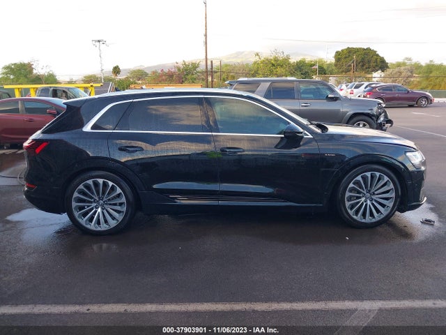 WA1VAAGE0KB010555 Audi E-tron Premium Plus