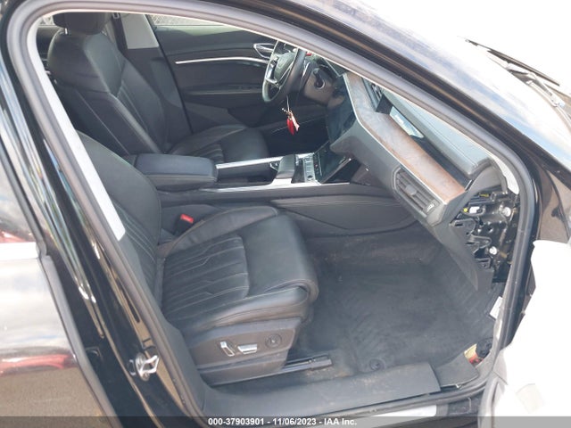 WA1VAAGE0KB010555 Audi E-tron Premium Plus
