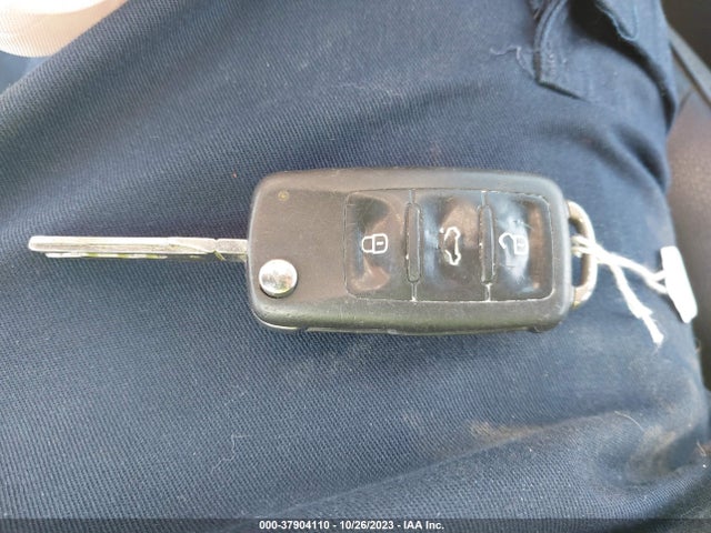 1VWAT7A36FC044831 Volkswagen Passat 1.8t Wolfsburg Ed