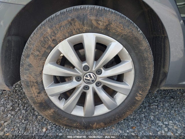 1VWAT7A36FC044831 Volkswagen Passat 1.8t Wolfsburg Ed