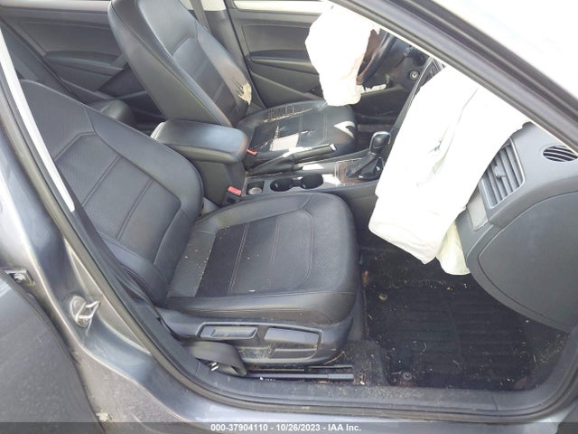 1VWAT7A36FC044831 Volkswagen Passat 1.8t Wolfsburg Ed