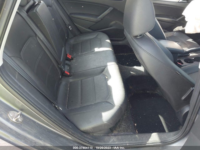 1VWAT7A36FC044831 Volkswagen Passat 1.8t Wolfsburg Ed