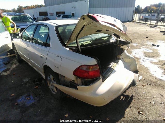 1999 HONDA ACCORD SDN EX VIN: 1HGCG1650XA052607