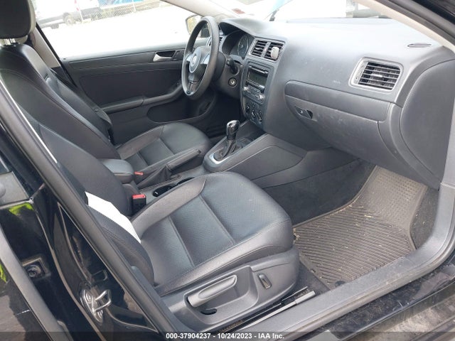 3VWD17AJ9EM239126 Volkswagen Jetta Sedan Se